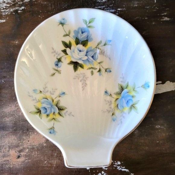 Royal Windsor Blue Rose Shell Shaped Trinket Dish, Cottagecore, Shabby Chic - Picture 1 of 4